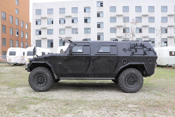 Kurşun Geçirmez Araba Gövdesi Özel Off Road Askeri Araç 6 Adam Saldırı Aracı 4x4