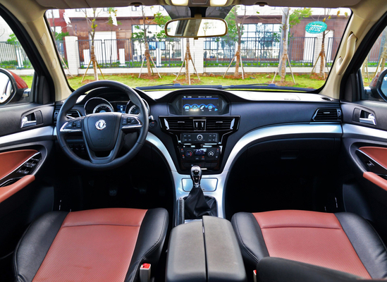 Euro 5 Emisyon 4 Kapı SUV Kamyonet 4x4 Çift Kabin 150hp Hafif Kargo Taşıma Kamyonu