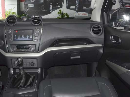 Çift Sıralı 5 Kişilik 4 Kapılı SUV Kamyonet 6MT 4WD 231HP Benzinli Motor