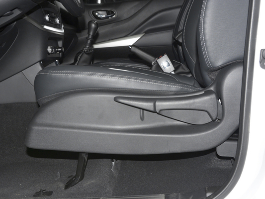 Çift Sıralı 5 Kişilik 4 Kapılı SUV Kamyonet 6MT 4WD 231HP Benzinli Motor