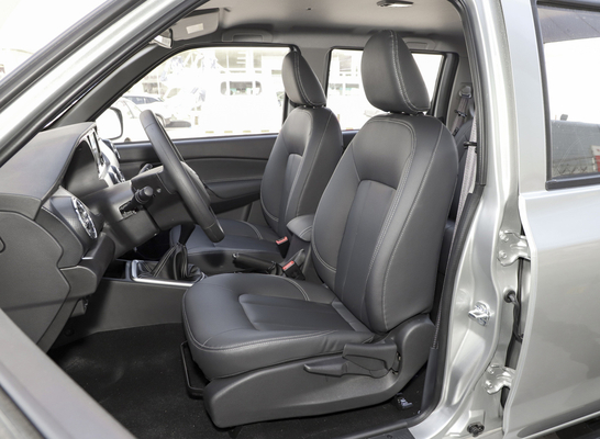 Dört Silindirli 4 Kapılı Kamyonet 4WD 5 Koltuk 2.4L Deplasman 1.4m Kargo Tankı