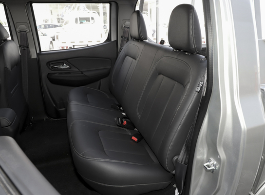 Dört Silindirli 4 Kapılı Kamyonet 4WD 5 Koltuk 2.4L Deplasman 1.4m Kargo Tankı