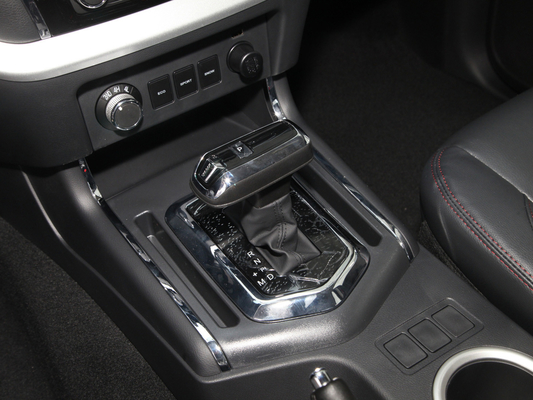 Çin Otomatik Şanzıman Dongfeng Pikap 4WD Diferansiyel Kilidi Doudle Sıra 5 Koltuk