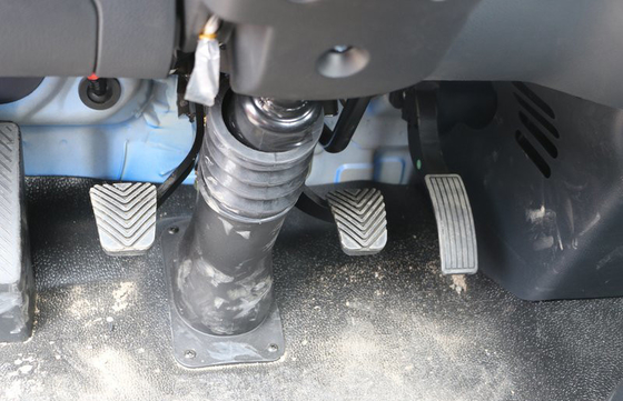Dongfeng Hafif Kargo Kamyonu Benzinli 6 Tekerlekler 4x2 RWD Soldan Direksiyon