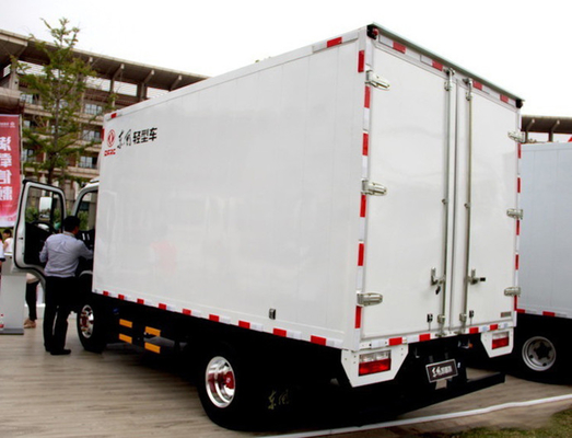 Cummins Motorlu Hafif Yük Kamyonu 4X2 150 - 250 HP GVW 6 - 12T