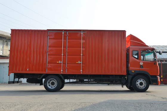 4x2 6 Wheeler 3950mm Dizel Cummins Motor Kargo Dağıtım Kamyonu Araçlar