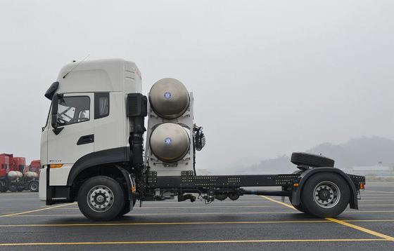 Mal Taşımacılığı LNG CNG Traktör Römork 500HP Motor Çekiş Kütlesi 32.4 Ton
