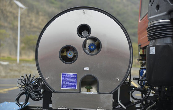 Çekiş Kütlesi 40 Ton LNG Taşıma Kamyonları 6x4 Traktör Yüksek Deplasmanlı Motor