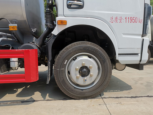 170 HP Dizel Motor Yağı Taşıma Kamyonu 8.5 CBM Dingil Mesafesi 3800mm