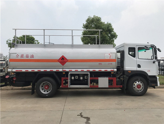 Petrol Taşıma Ağır Hizmet Kamyonu 200 HP Motor Gücü 18 Ton